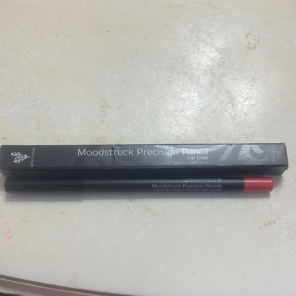Younique precision pencil - Picture 1 of 2